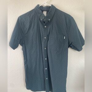 7 Vuori Men’s Medium Shirts